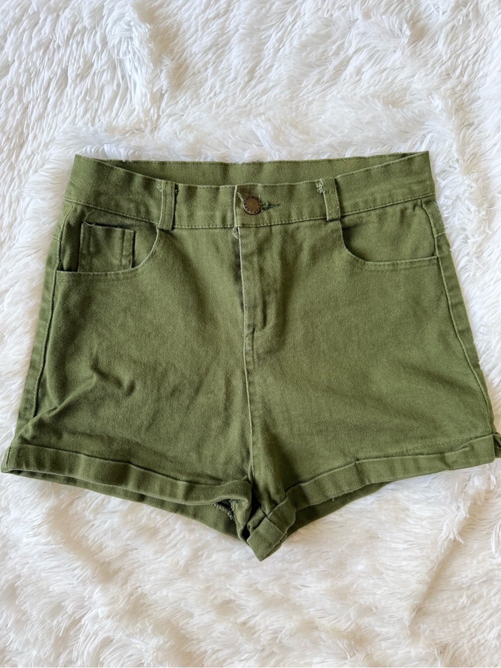 High-Rise Olive Green Women's Shorts with Cuffed Hem